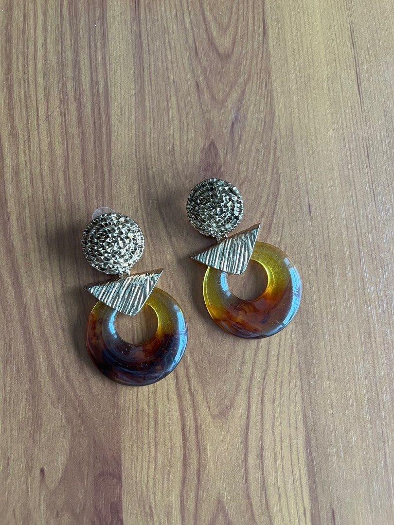 Zara tortoiseshell earrings online
