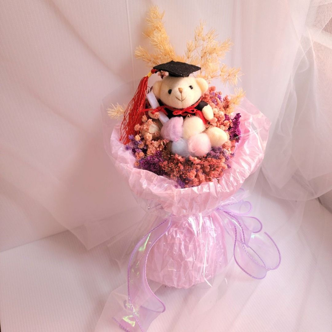 Graduation Bouquet/Flower Bouquet/Teddy Bear Bouquet, Hobbies & Toys