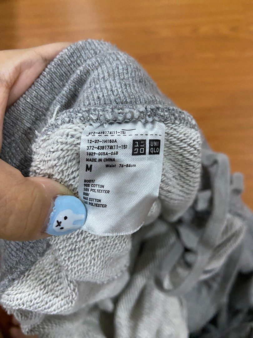 Grey Uni Qlo sweatpants (Category: Other Bottoms) located in Quezon City. Submitted by banky_bodega (Listing ID 1244747506, Image 3). Description: DM for more details .