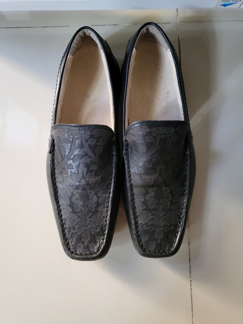Guess Loafers size 42, Fesyen Pria, Sepatu , Sepatu Formal di Carousell