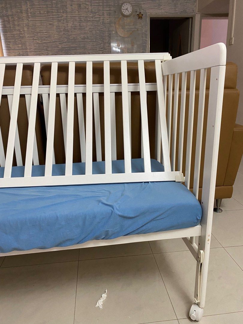 Happy cot 5in1 convertible baby cot drop side mechanism, Babies