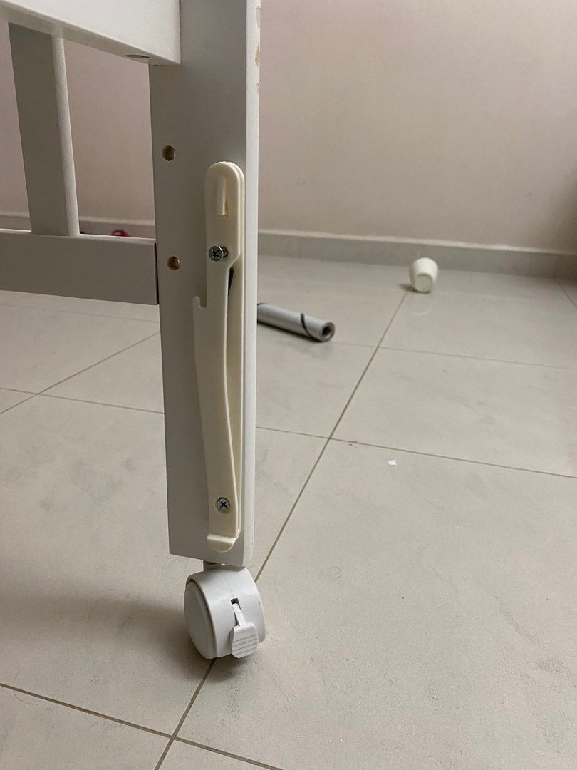 Happy cot 5in1 convertible baby cot drop side mechanism, Babies