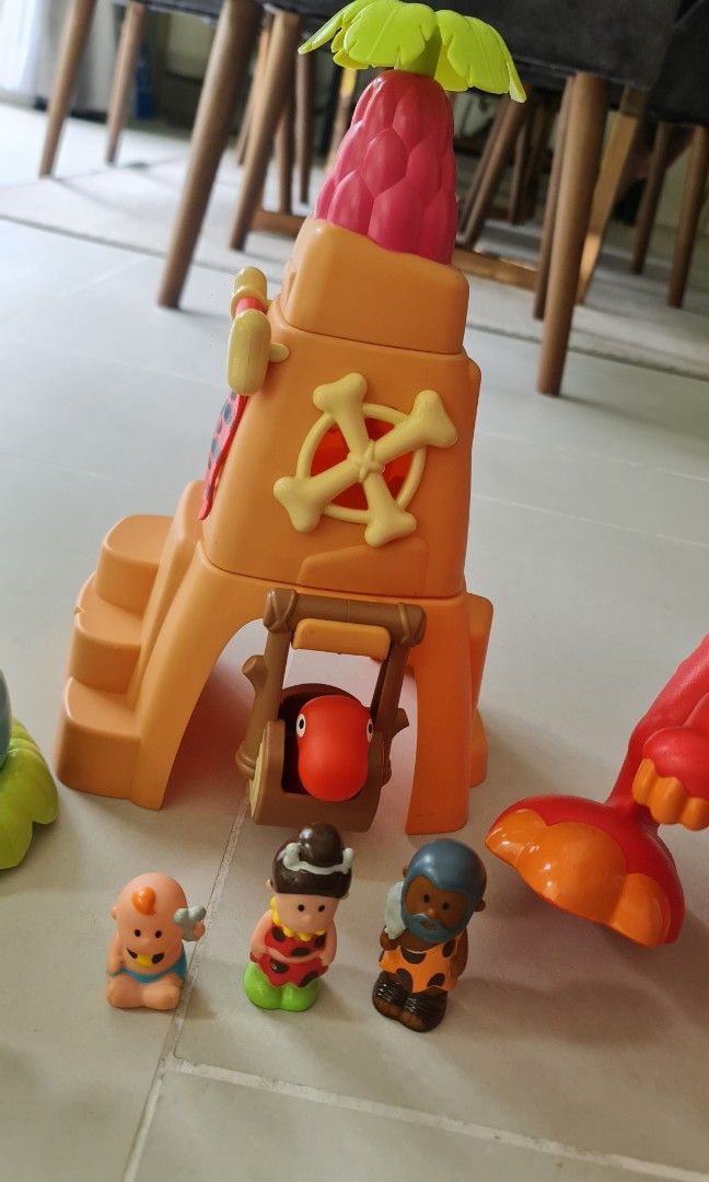 Happyland dino playset hotsell