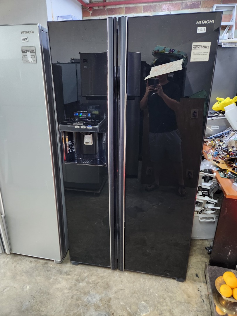 HITACHI side by side Fridge 605L RS700P2MS, TV & Home Appliances, Kitchen Appliances