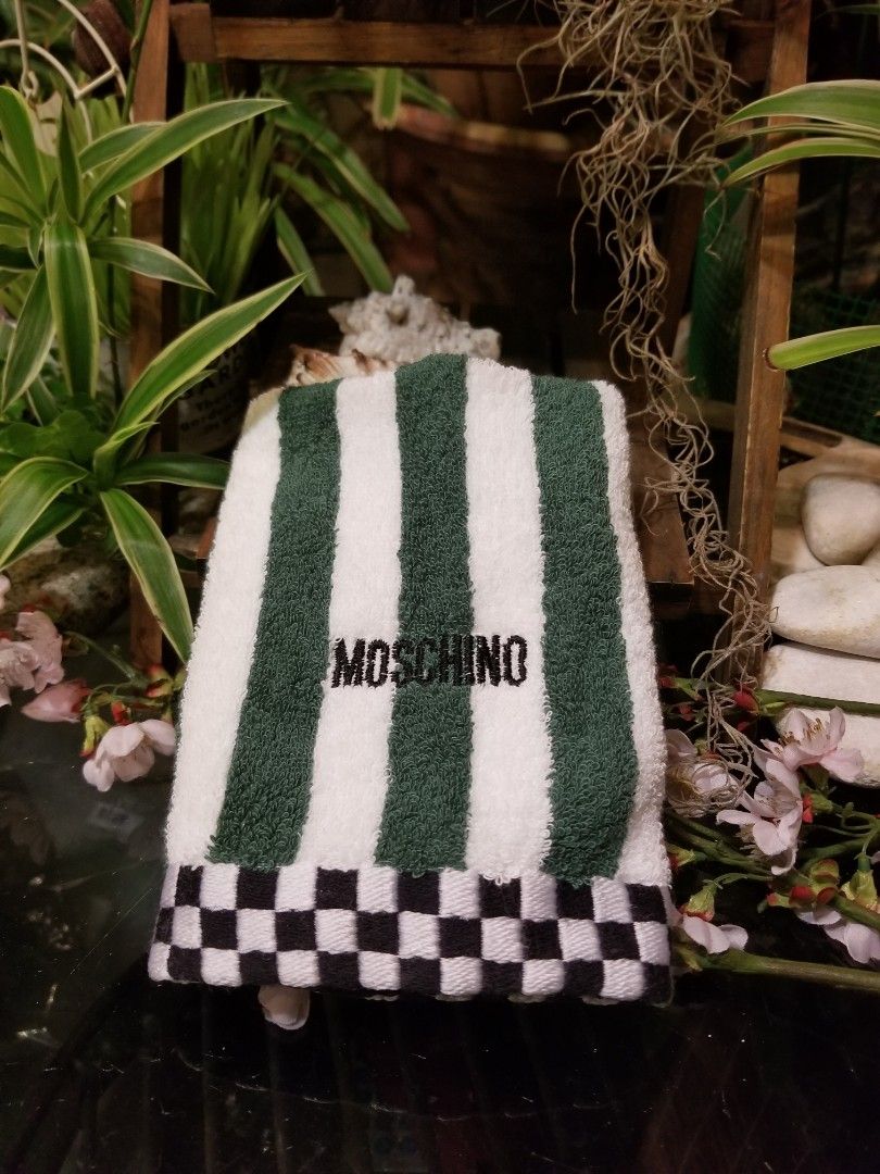 H&m shop moschino towel