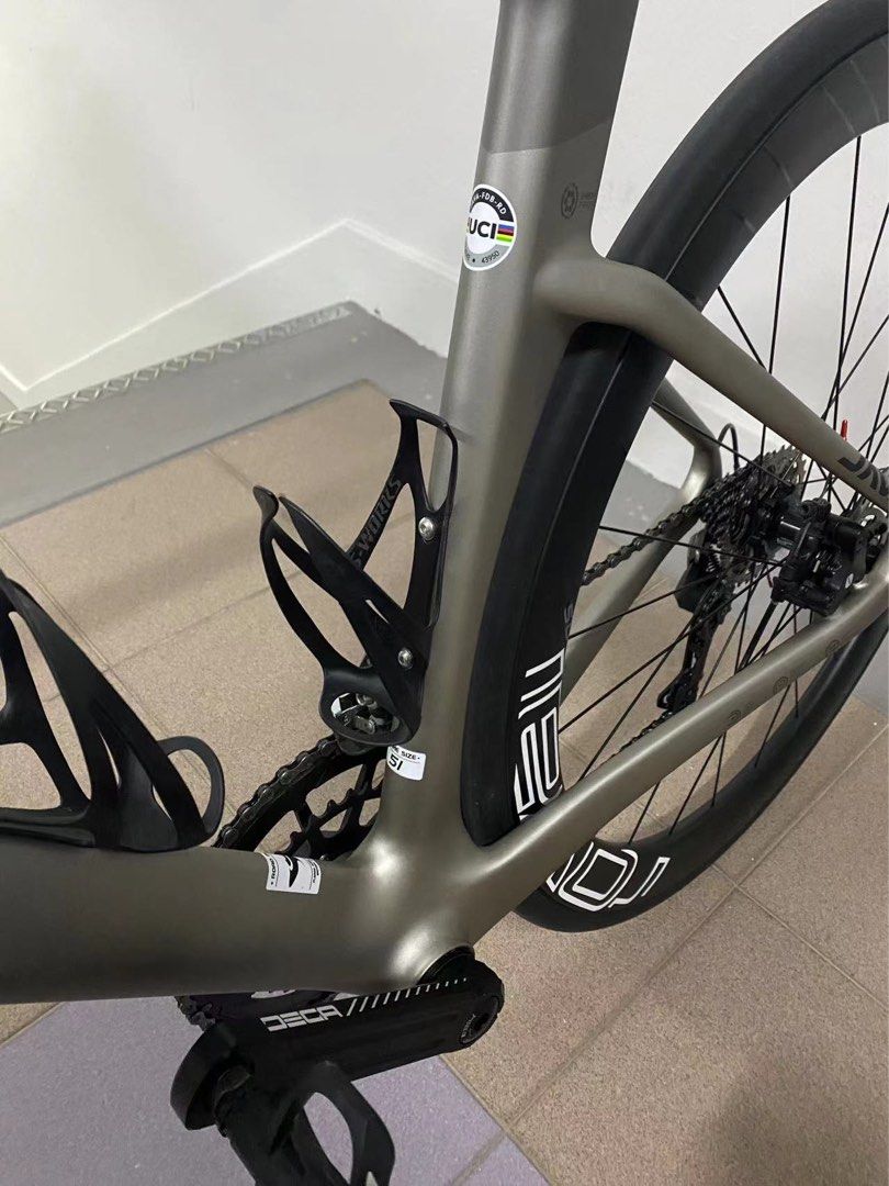 Java J Air Fuoco (Category: Bicycles) located in Singapore. Submitted by tooyes (Listing ID 1241509535, Image 5). Description: Java J Air fuoco (Road Bike) Shimano 105 Condition: like new Reason for sell: seldom use Size 51 (suitable for height 173-182cm) If you interesting just come to my place test riding. This’s all original Java J Air stock accessories. Except pedals. With Roval wheels sticker, Shimano SpdSL pedals, 2 Bottle cages, and front 