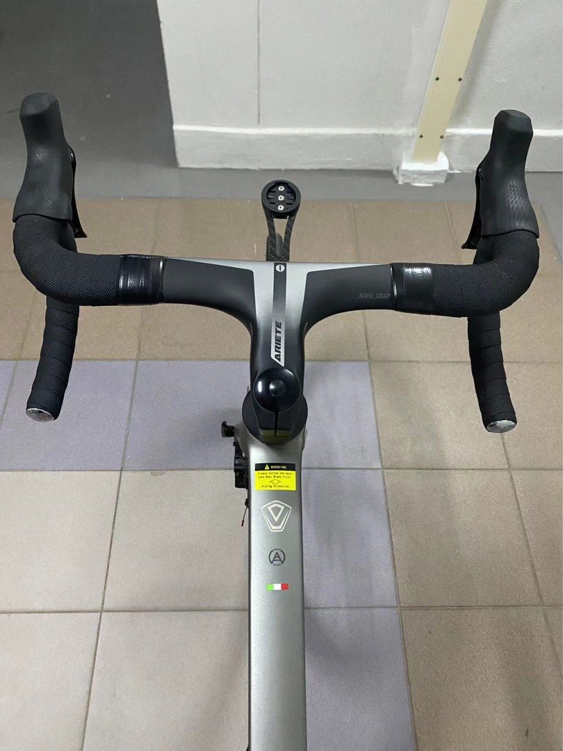 Java J Air Fuoco (Category: Bicycles) located in Singapore. Submitted by tooyes (Listing ID 1241509535, Image 4). Description: Java J Air fuoco (Road Bike) Shimano 105 Condition: like new Reason for sell: seldom use Size 51 (suitable for height 173-182cm) If you interesting just come to my place test riding. This’s all original Java J Air stock accessories. Except pedals. With Roval wheels sticker, Shimano SpdSL pedals, 2 Bottle cages, and front 