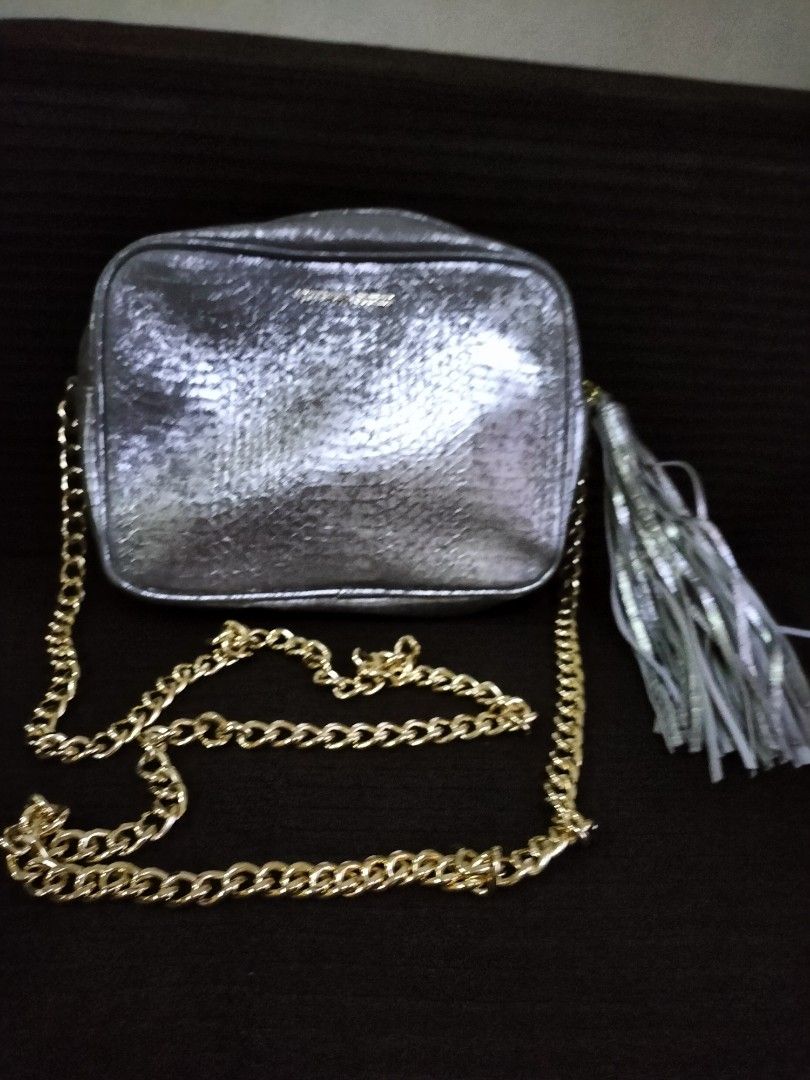 Ladies sling bag (Category: Cross-body Bags) located in Manila. Submitted by chicstuff88 (Listing ID 1244803275, Image 2). Description: 👉 authentic/brand new 👉 US bought.