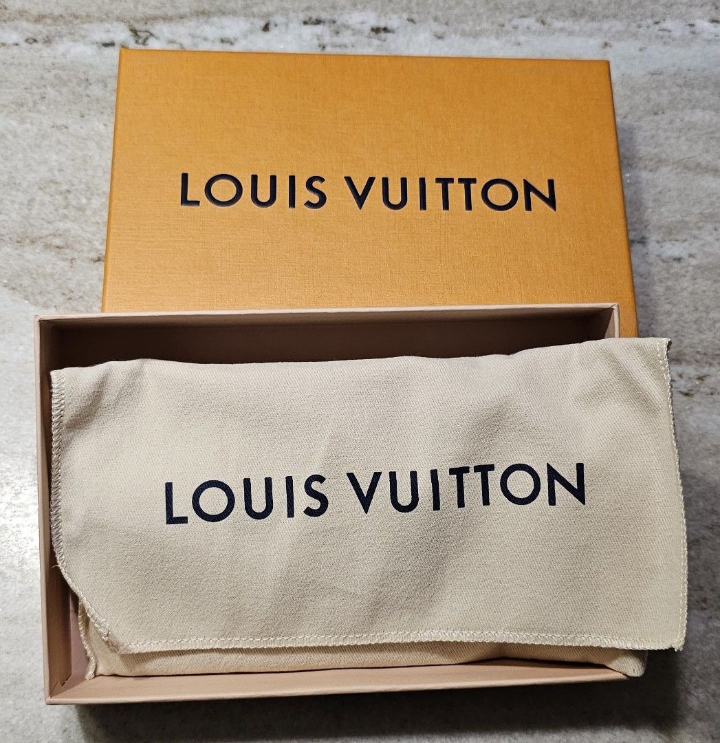 Louis Vuitton recto verso cardholder, Luxury, Bags & Wallets on Carousell