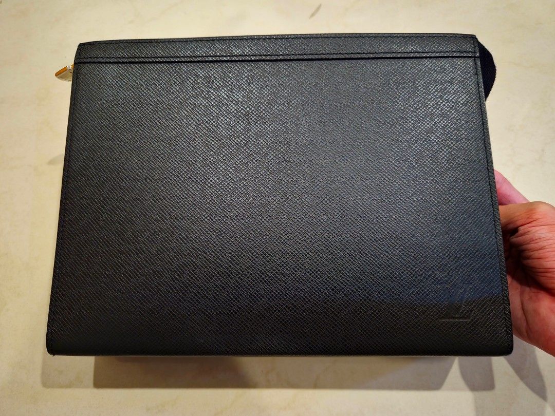 Pochette Voyage - Luxury Taiga Leather Black