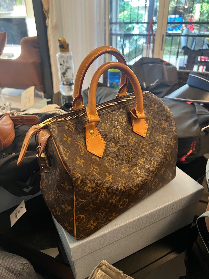 LV Speedy 25 monogram boutique quality , Luxury, Bags & Wallets on Carousell