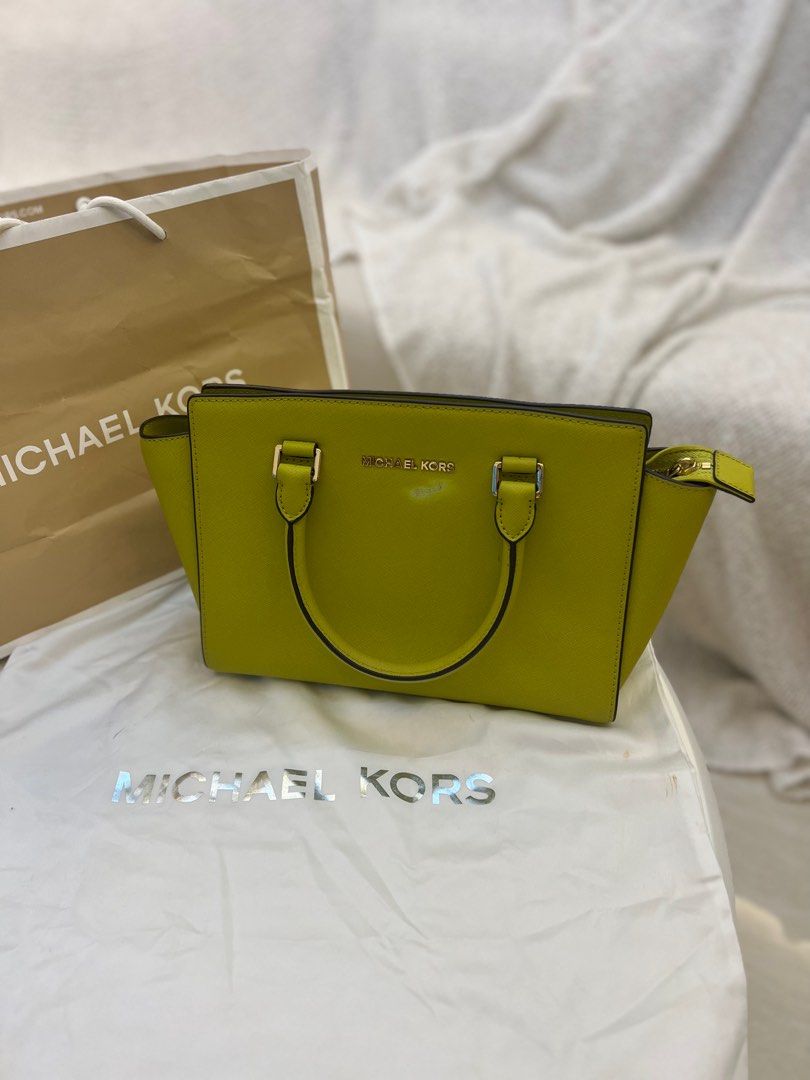 Michael Kors Camera Bag womens bag in leather Green  Buy online at the  best price on caposeriocom