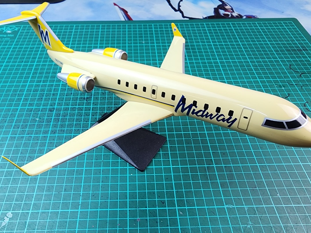Midway Airlines Bombardier CRJ200, Hobbies & Toys, Collectibles