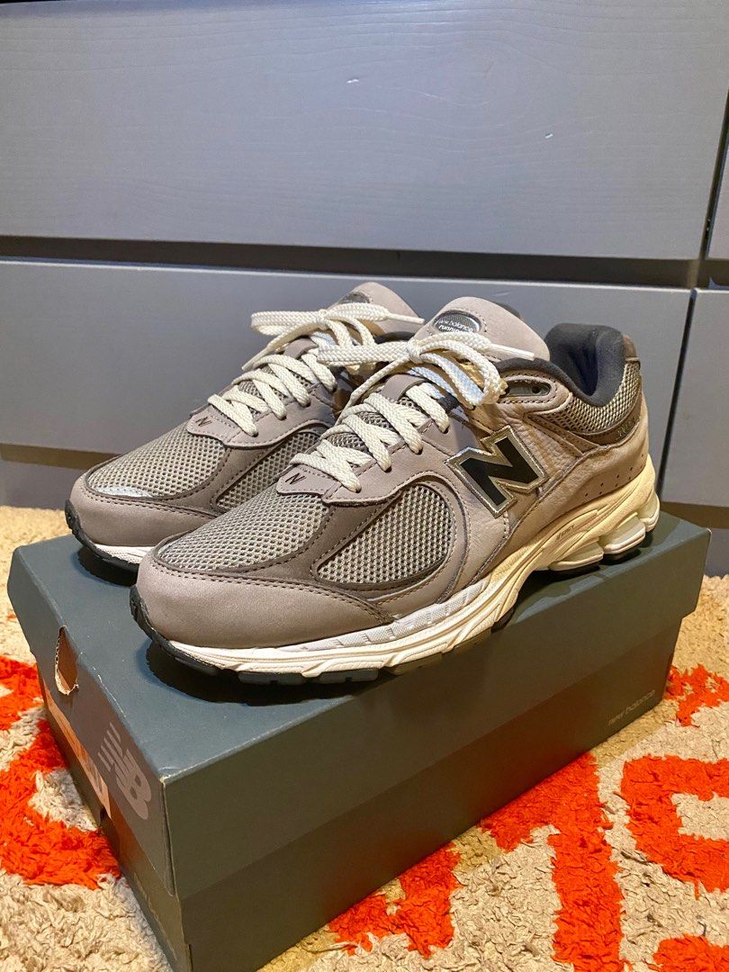 New Balance M2002RAW, 男裝, 鞋, 波鞋- Carousell