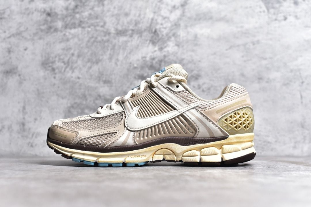 NIKE Air Zoom Vomero 5 Beige running shoes Euro 36 44 Men s