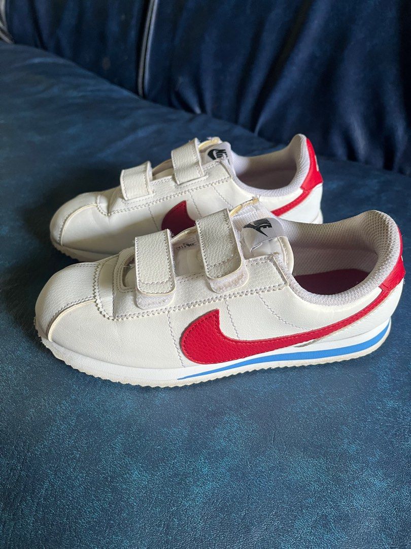 Nike cortez with hotsell strap