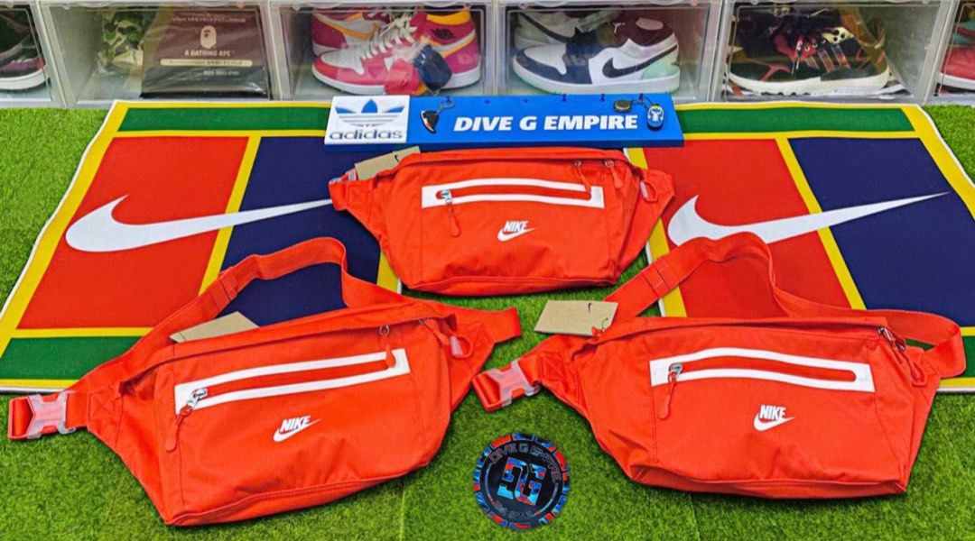 Nike fanny pack red deals