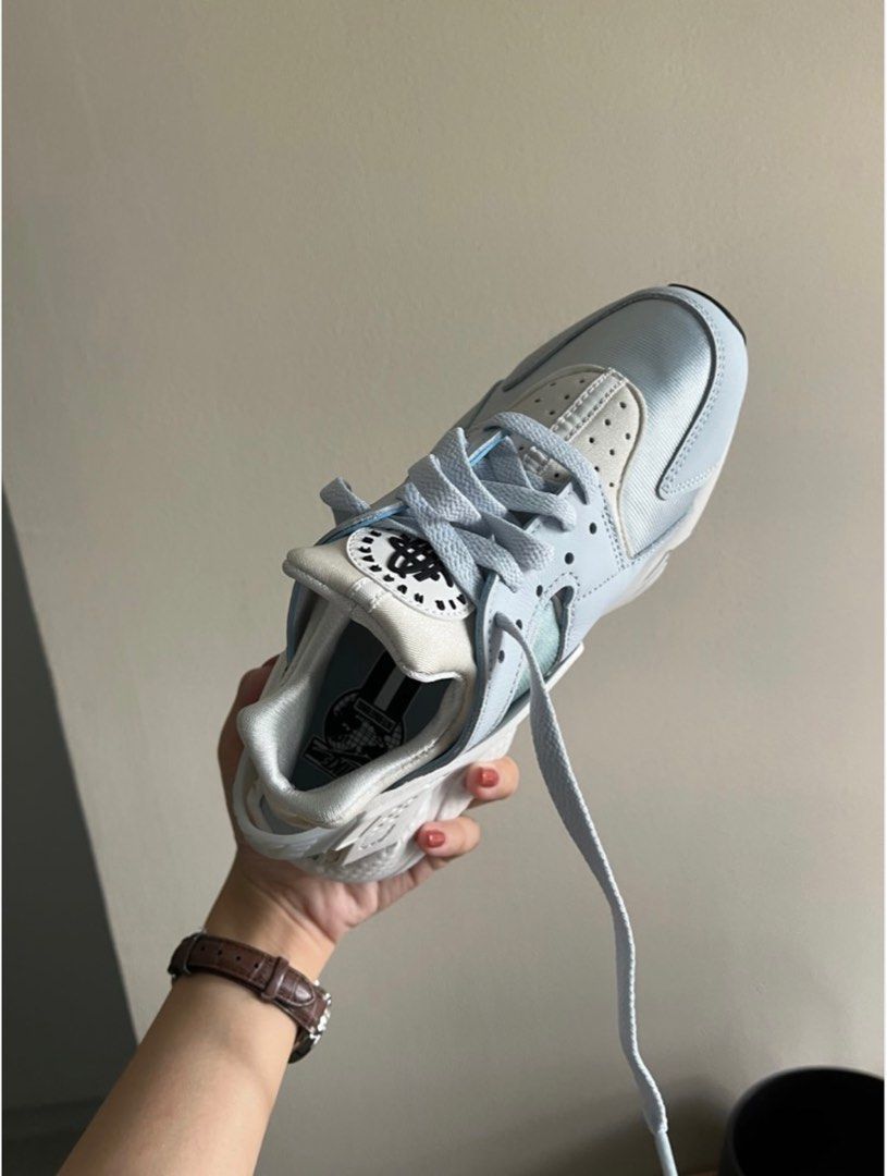 Nike Junior Huarache Women s Fashion Footwear Sneakers on Carousell