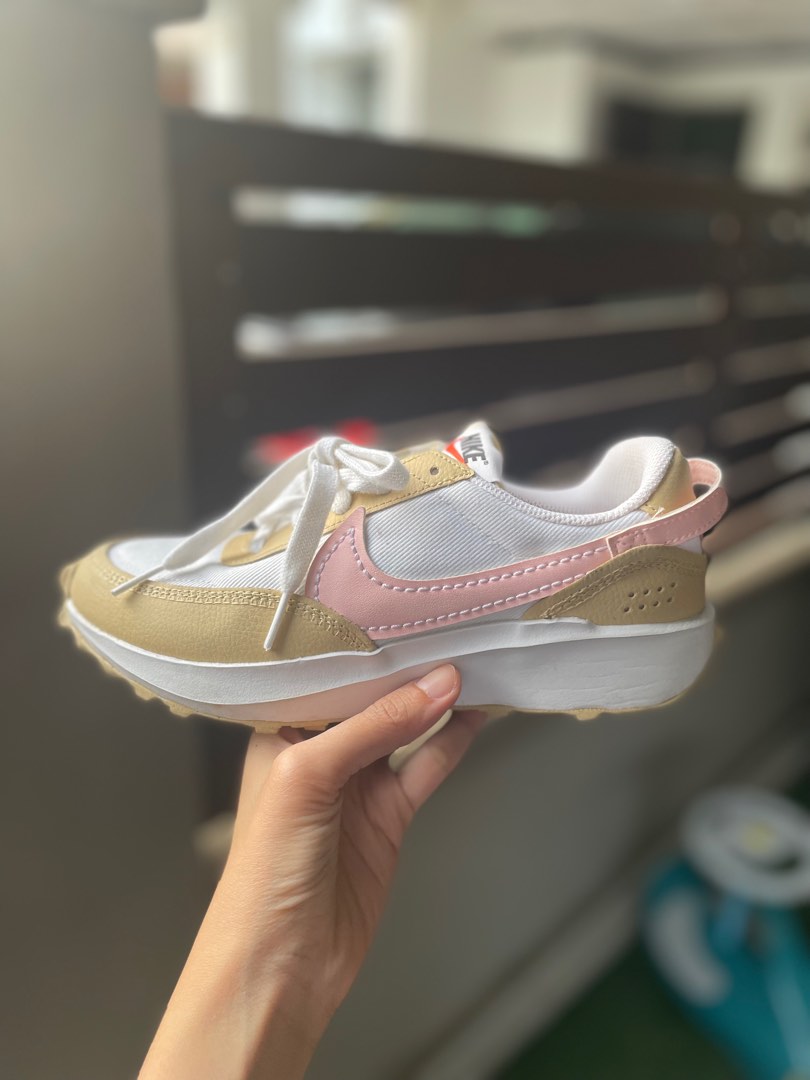 womens nike waffle