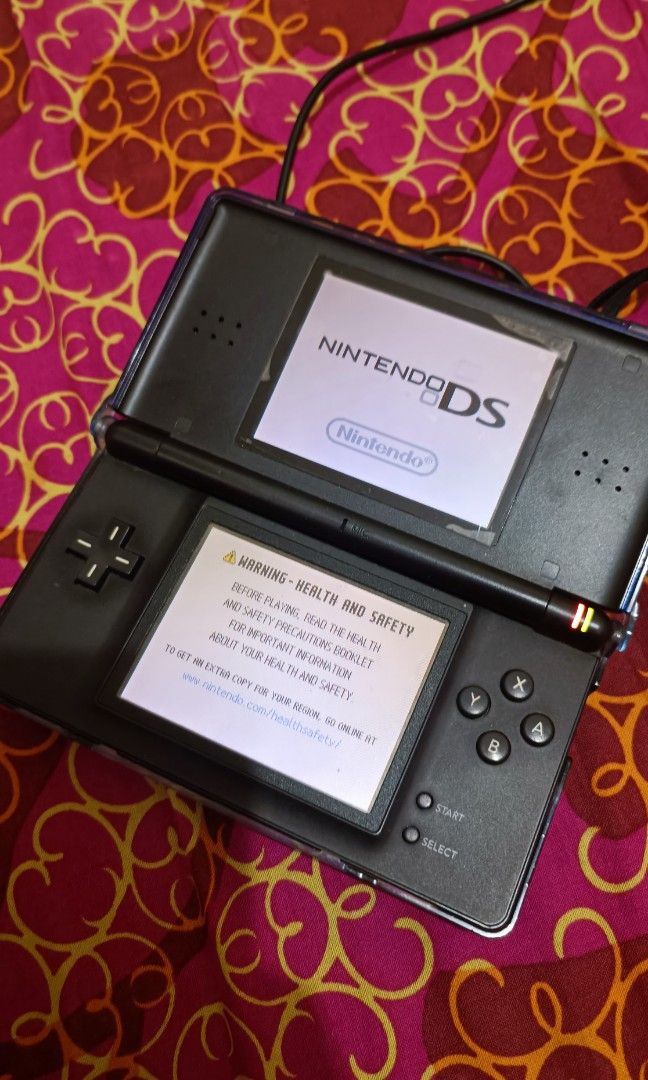 Nintendo ds lite, Mobile Phones & Gadgets, Other Gadgets on Carousell