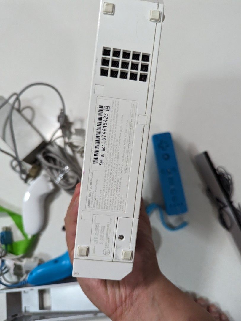 Nintendo Wii Console console not turn on but rest okay. Come with 3