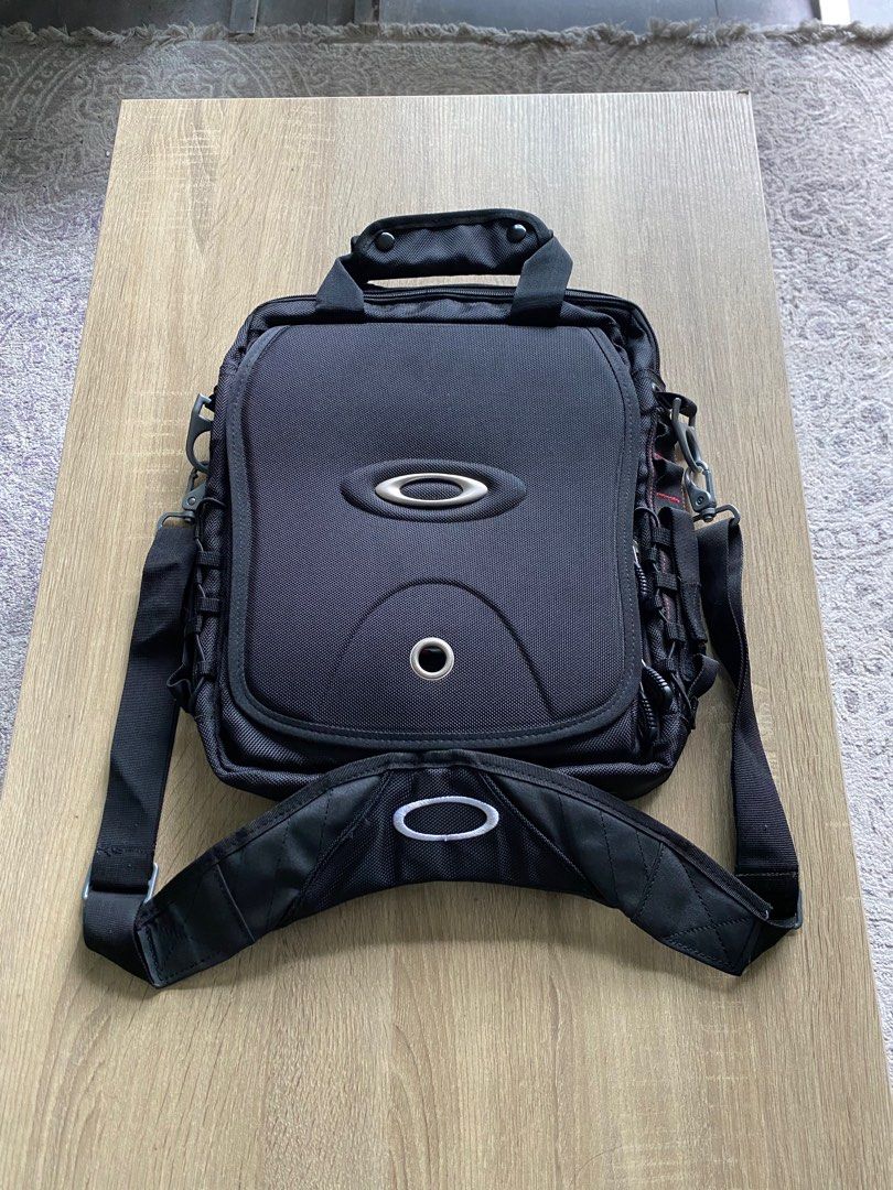 Oakley laptop messenger bag sale