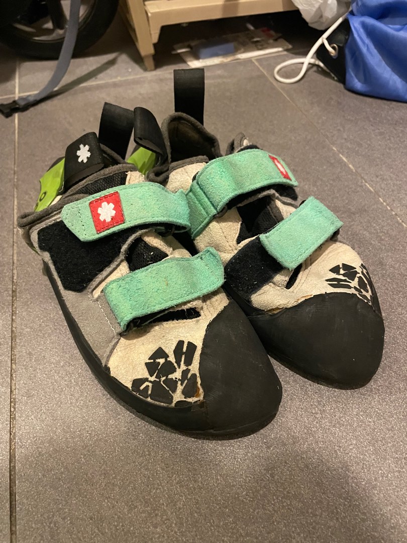 Qc walking shoes store