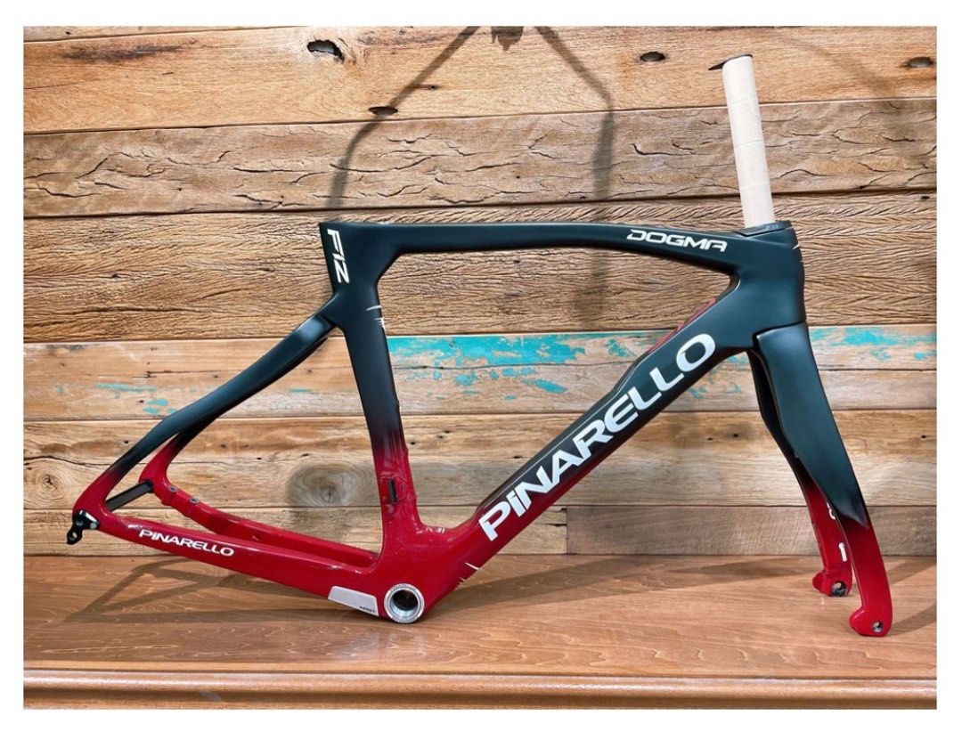 Team ineos 2025 pinarello dogma f12