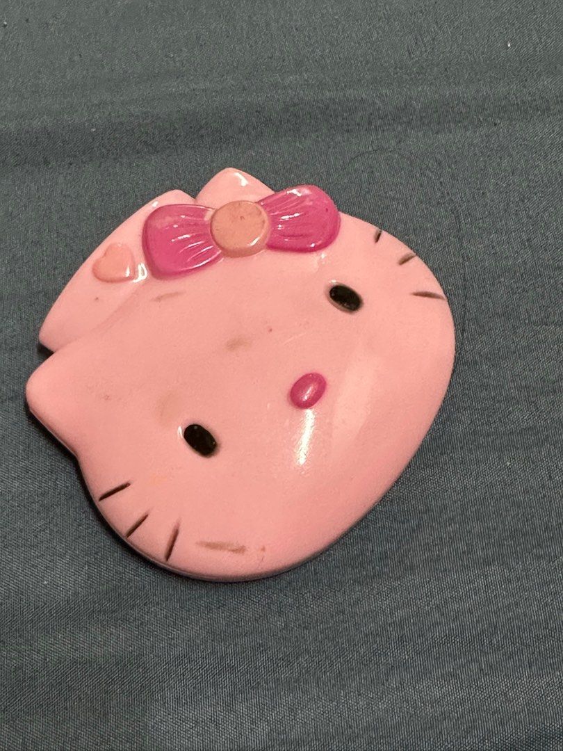 Pink Hello Kitty Portable Mirror and Comb Set (Category: Face Care) located in Quezon City. Submitted by mnlfashion (Listing ID 1244827217, Image 1). Description: .