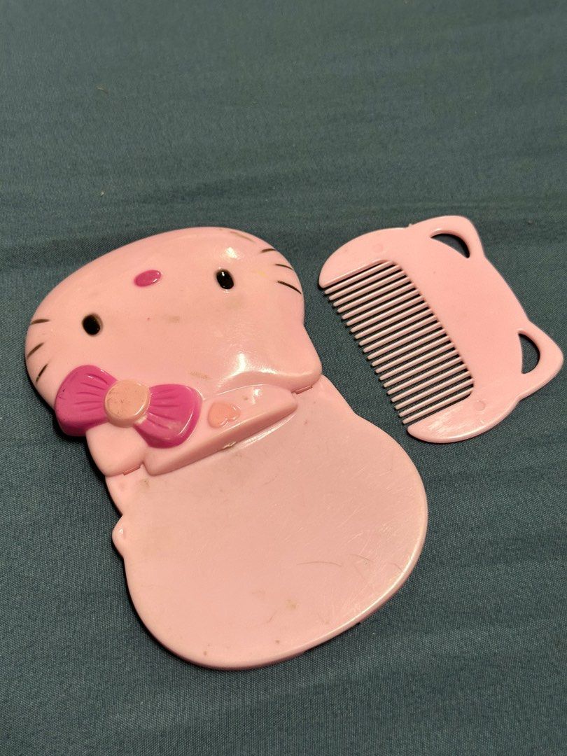 Pink Hello Kitty Portable Mirror and Comb Set (Category: Face Care) located in Quezon City. Submitted by mnlfashion (Listing ID 1244827217, Image 2). Description: .