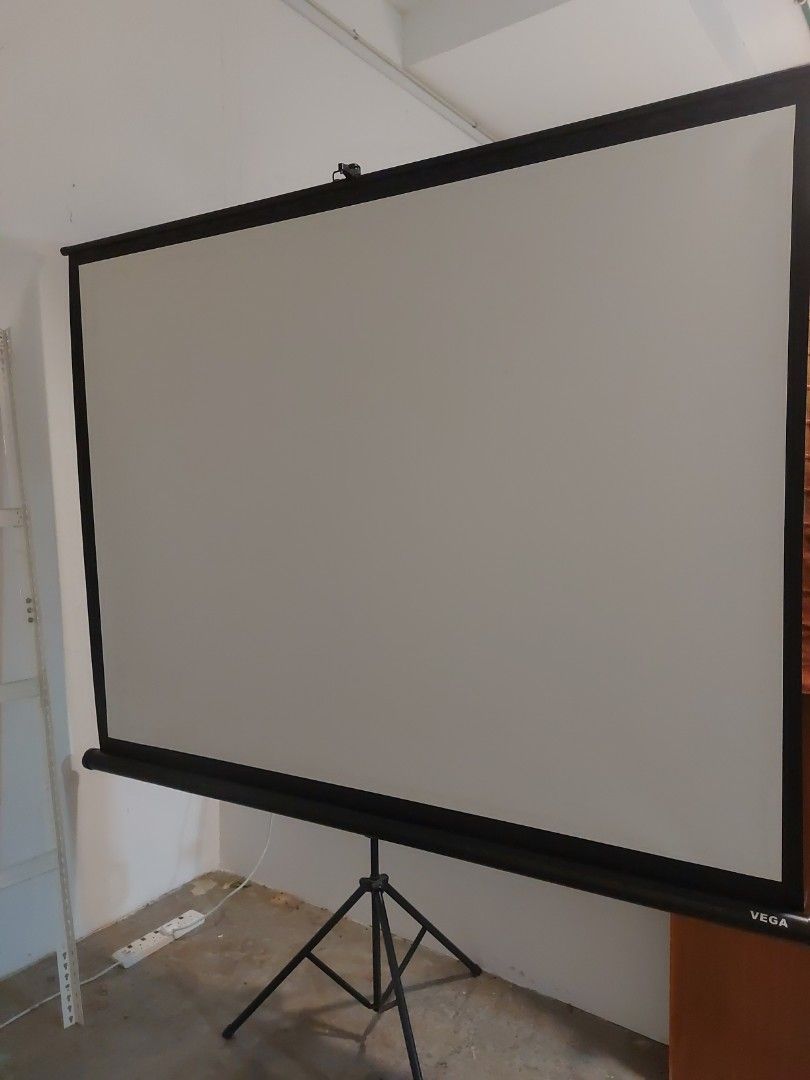 Projector screen, TV & Home Appliances, TV & Entertainment, Projectors on Carousell