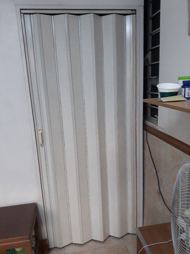 PVC accordion folding door 2nd hand, Furniture & Home Living, Office