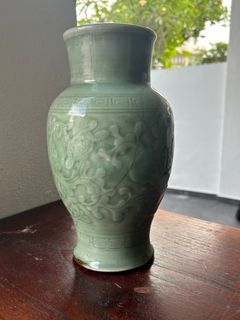Qing dynasty celadon vase