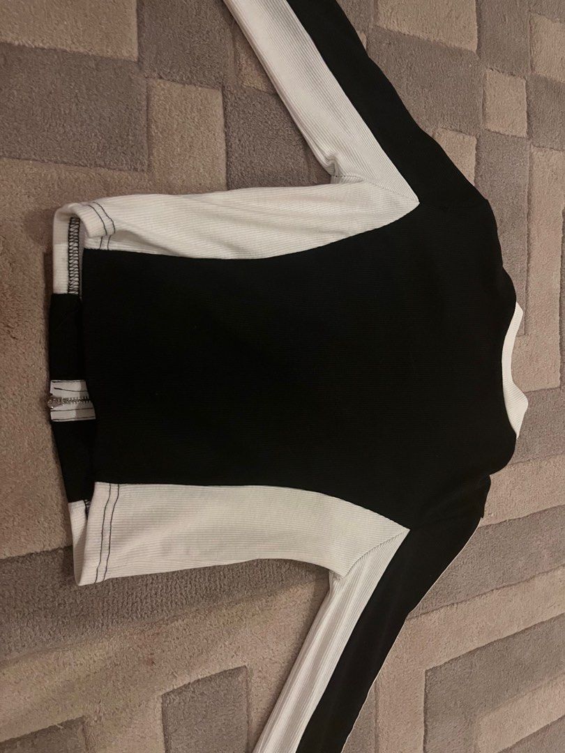 Racer Motorcycle Long Sleeve 1985 (Category: Longsleeves) located in Angono. Submitted by teys___ (Listing ID 1244794849, Image 3). Description: Never used, can fit xs to m.