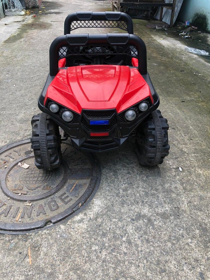 Rechargeable car (Category: Remote Control Toys) located in Pasay City. Submitted by krismuelgabb (Listing ID 1244810698, Image 1). Description: good condition.