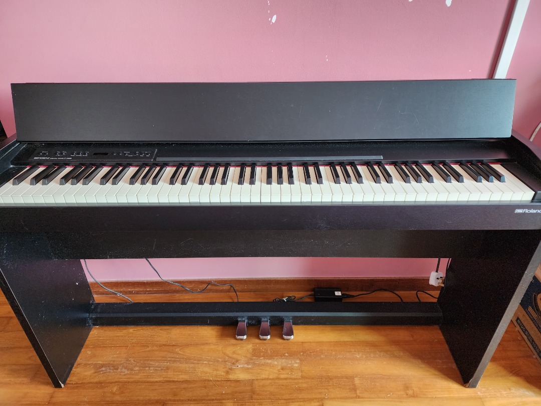 Roland Digital Piano F140 R Black, Hobbies & Toys, Music & Media