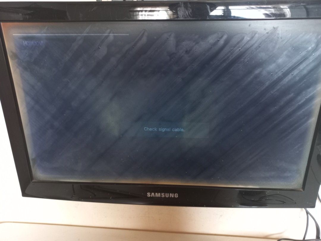 Samsung LCD TV with screen bubbles, TV & Home Appliances, TV