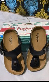 Sendal anak Brand