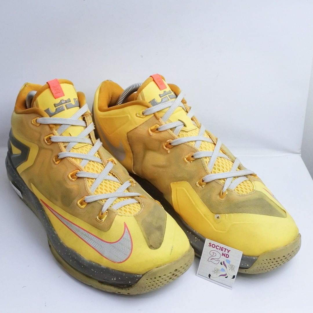 Sepatu Basket Lebron 11 Low Yellow Sepatu Basket Nike Air Space - Main Image