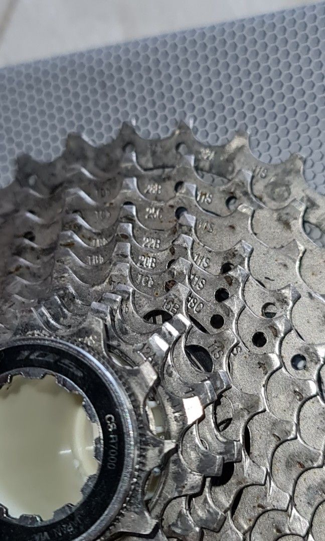 Shimano 105 CS-R7000 Cassette - Components
