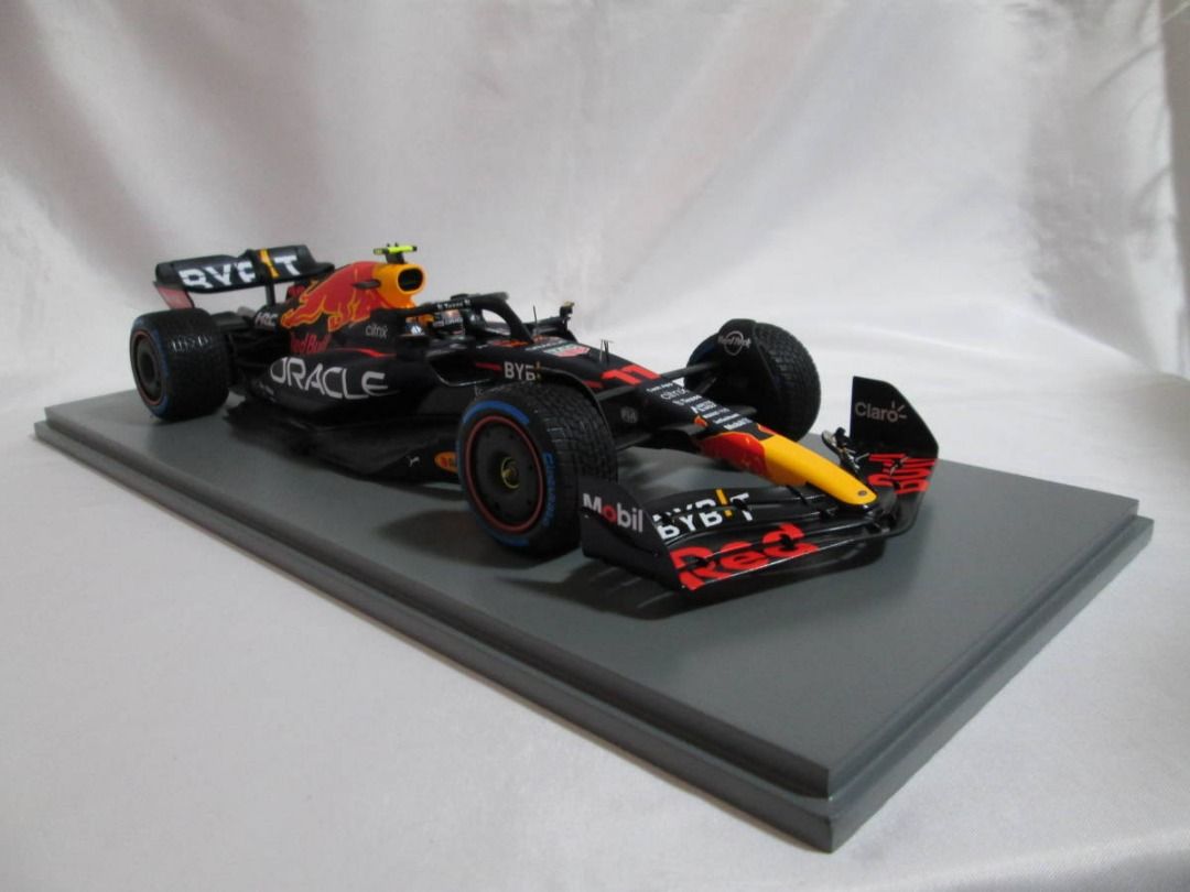 Oracle Red Bull Racing RB18 No.11 未開 封新品 - 模型