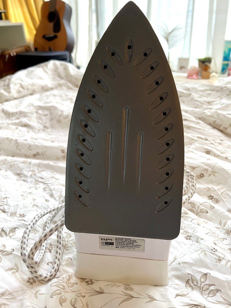 Steam iron Taiyo, TV & Home Appliances, Irons & Steamers on Carousell