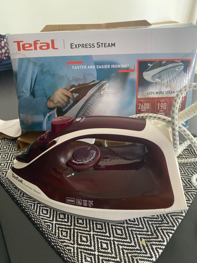 T-fal FV2886U0 Express Steam Iron – 1600W, Stainless Steel Soleplate, Corded, Java Color