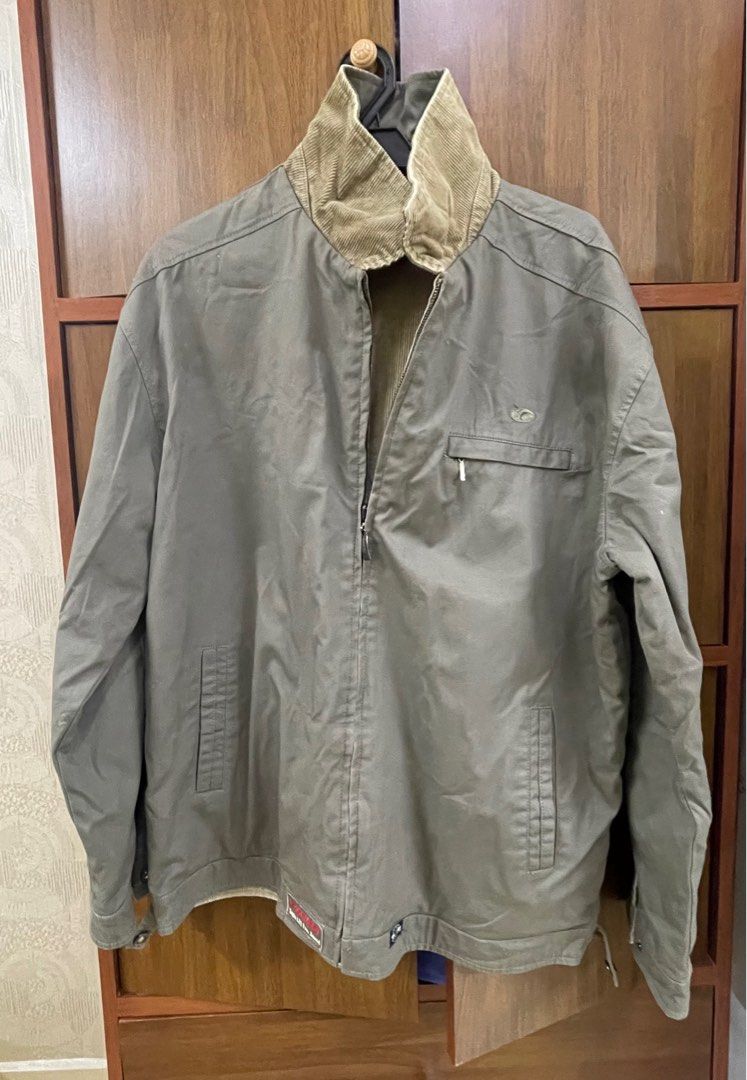 Thick Jacket (Category: Coats, Jackets and Outerwear) located in Kajang. Submitted by srvellu (Listing ID 1244733846, Image 1). Description: Colour : Khaki Type : Men’s Jacket Size : Free Size *with Exxonmobil logo at the bottom.
