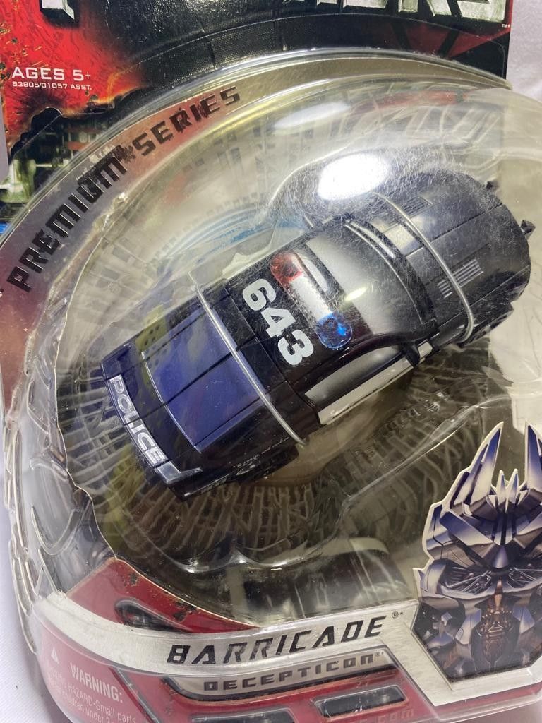transformers barricade jouet