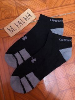 Under armour low socks unisex medium to large  as new