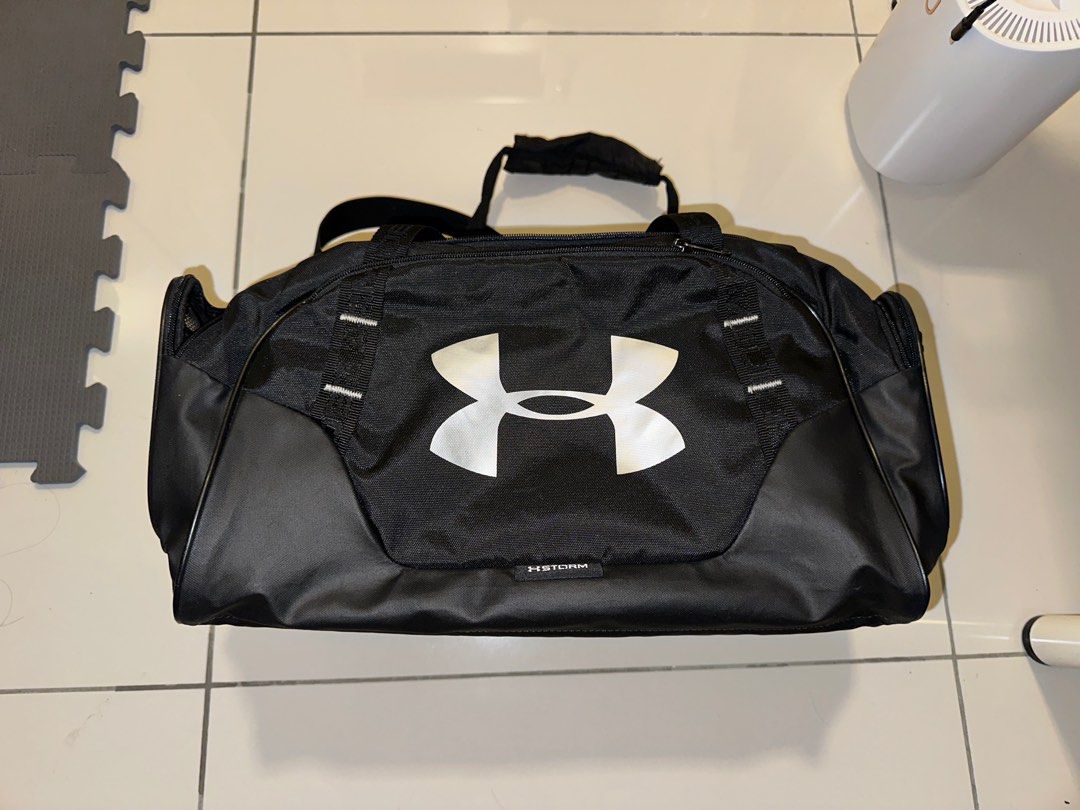 Travel bag Under Armour Black in Polyester - 26174040