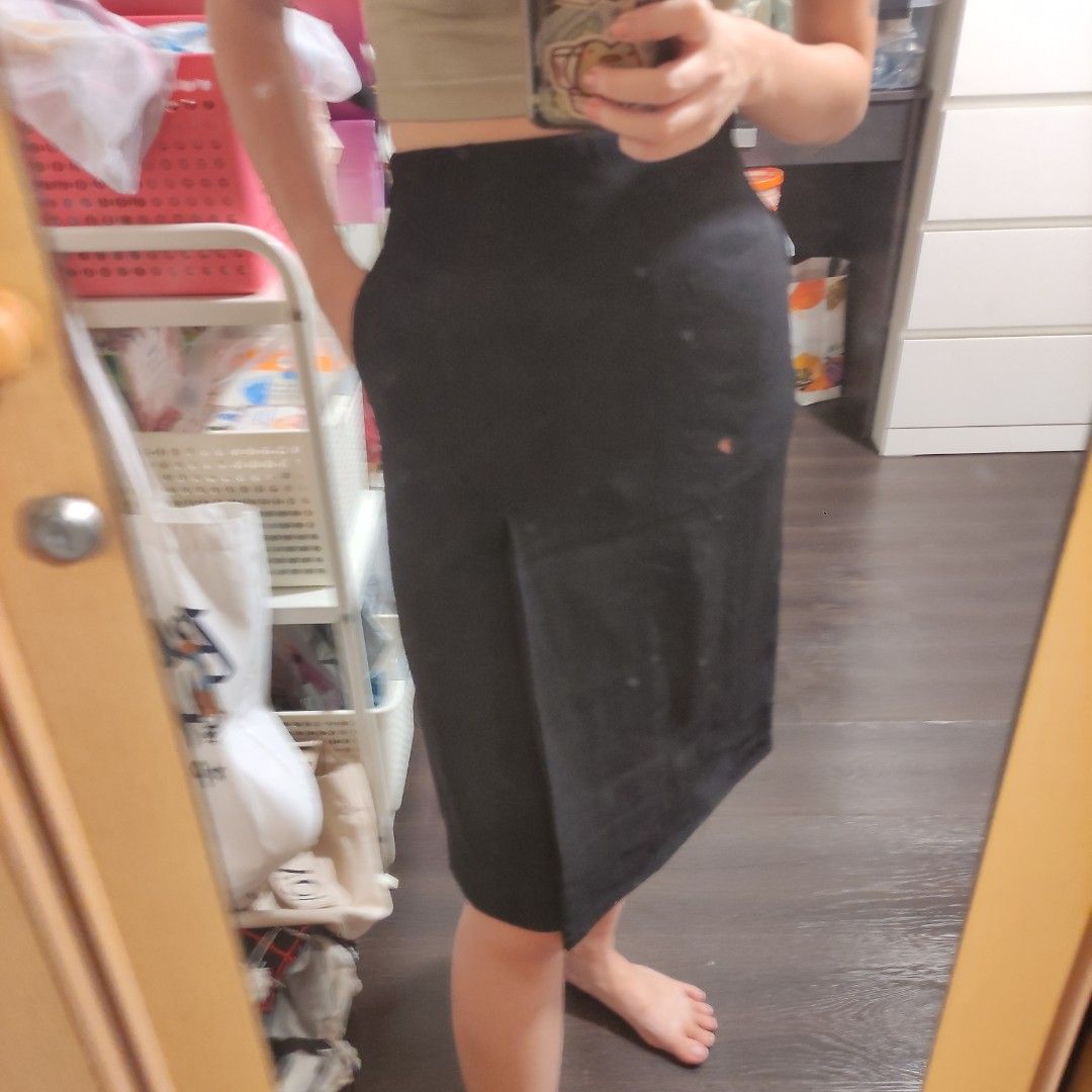 Uniqlo black knee length work skirt Size XS Women s Fashion