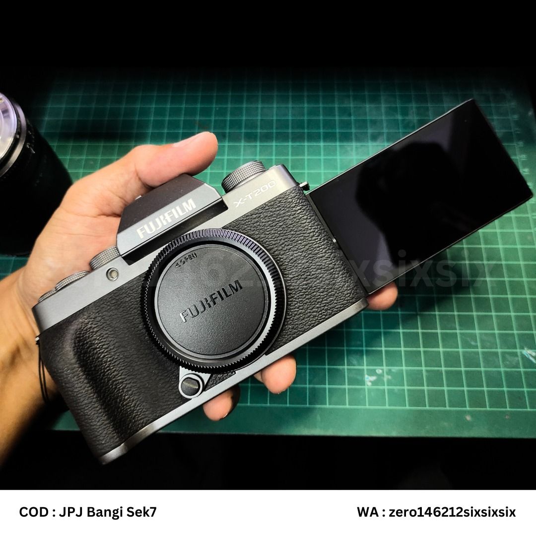 Fujifilm XT200 mirrorless camera BODY ONLY, Photography, Cameras on