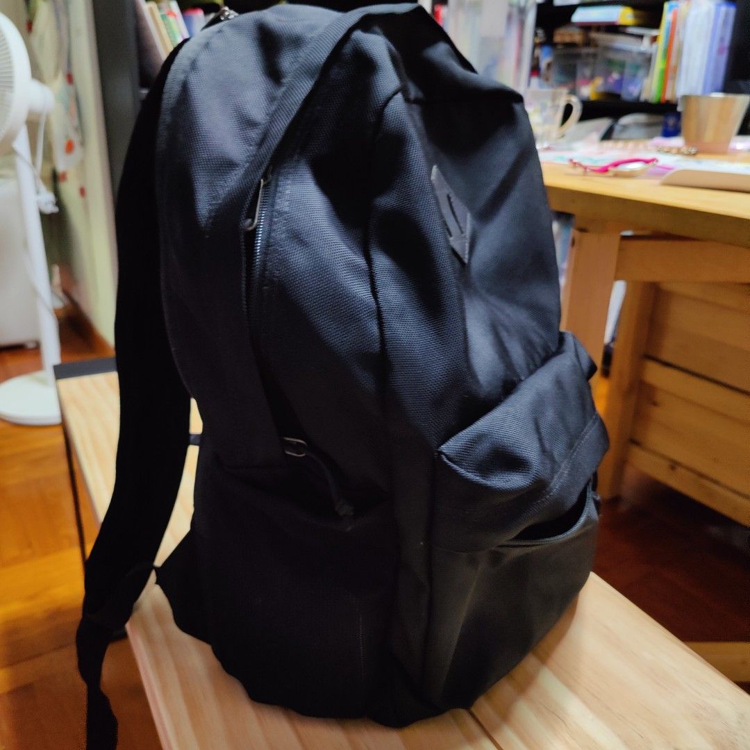 Van （分類：背囊）位於 Hong Kong。 由 chingcheng123 提交（商品編號 1244788926，圖片 3）。簡介： 購自logon, 無單。 元朗交收或順豐到付。
